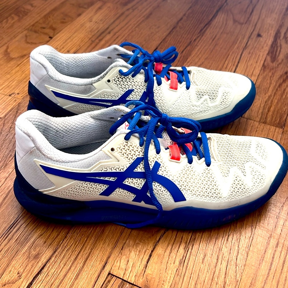 ASICS Gel Resolution 8 in great condition. Women’s size 9.5 (men size 8)